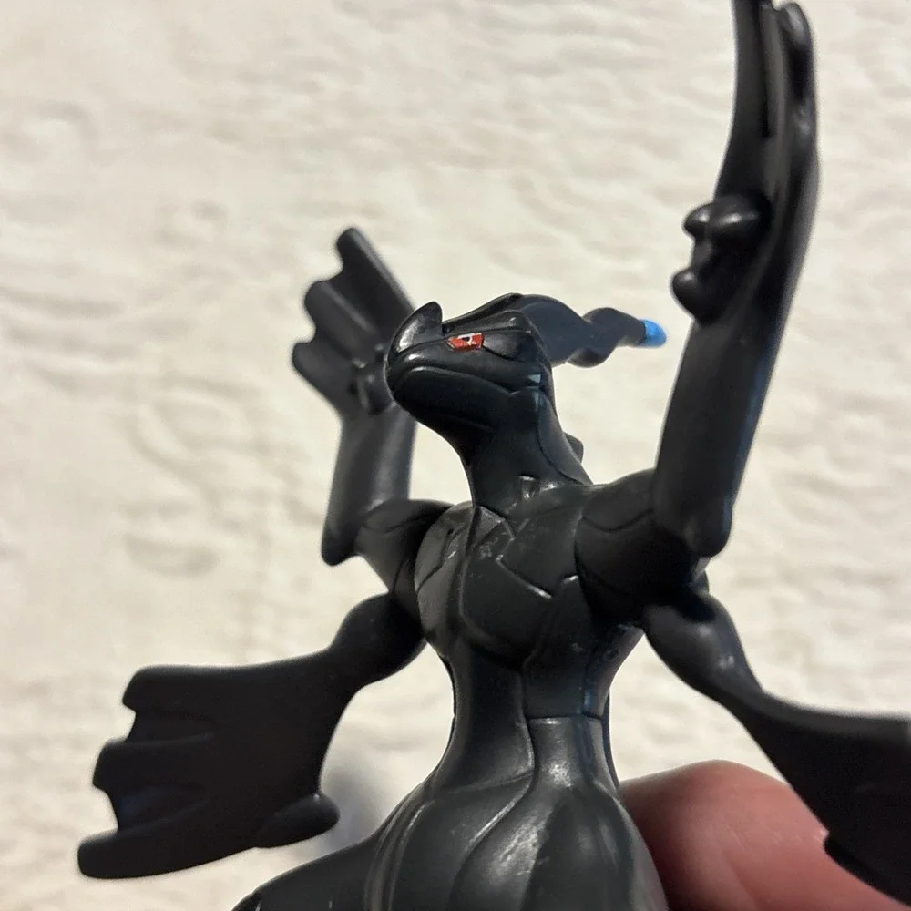 Zekrom 2011 McDonald's Pokémon Nintendo Toy Figure McDonalds